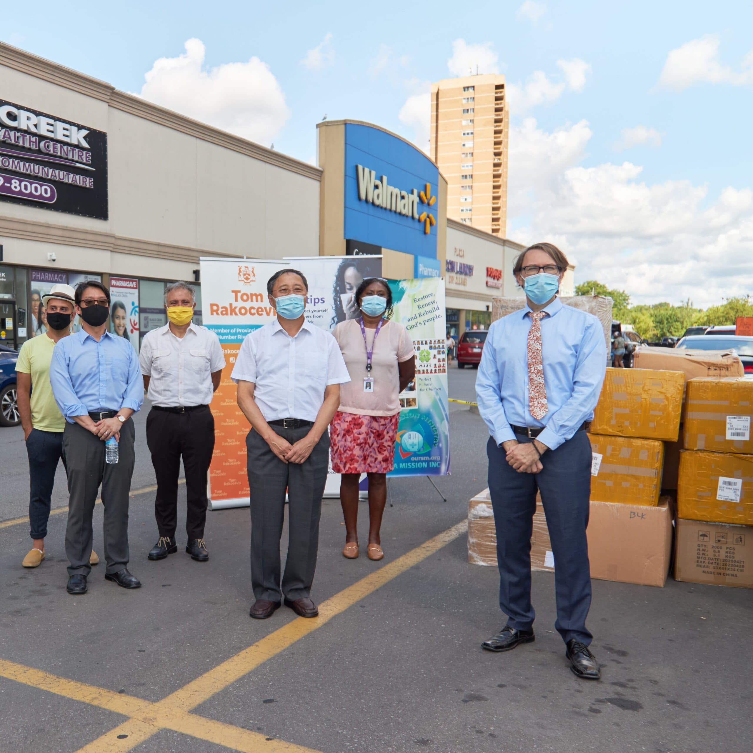 masks zoom Masks were handed out to the Black Creek Community Health Centre at Sheridan Mall. (Photo: Maria Garcia)