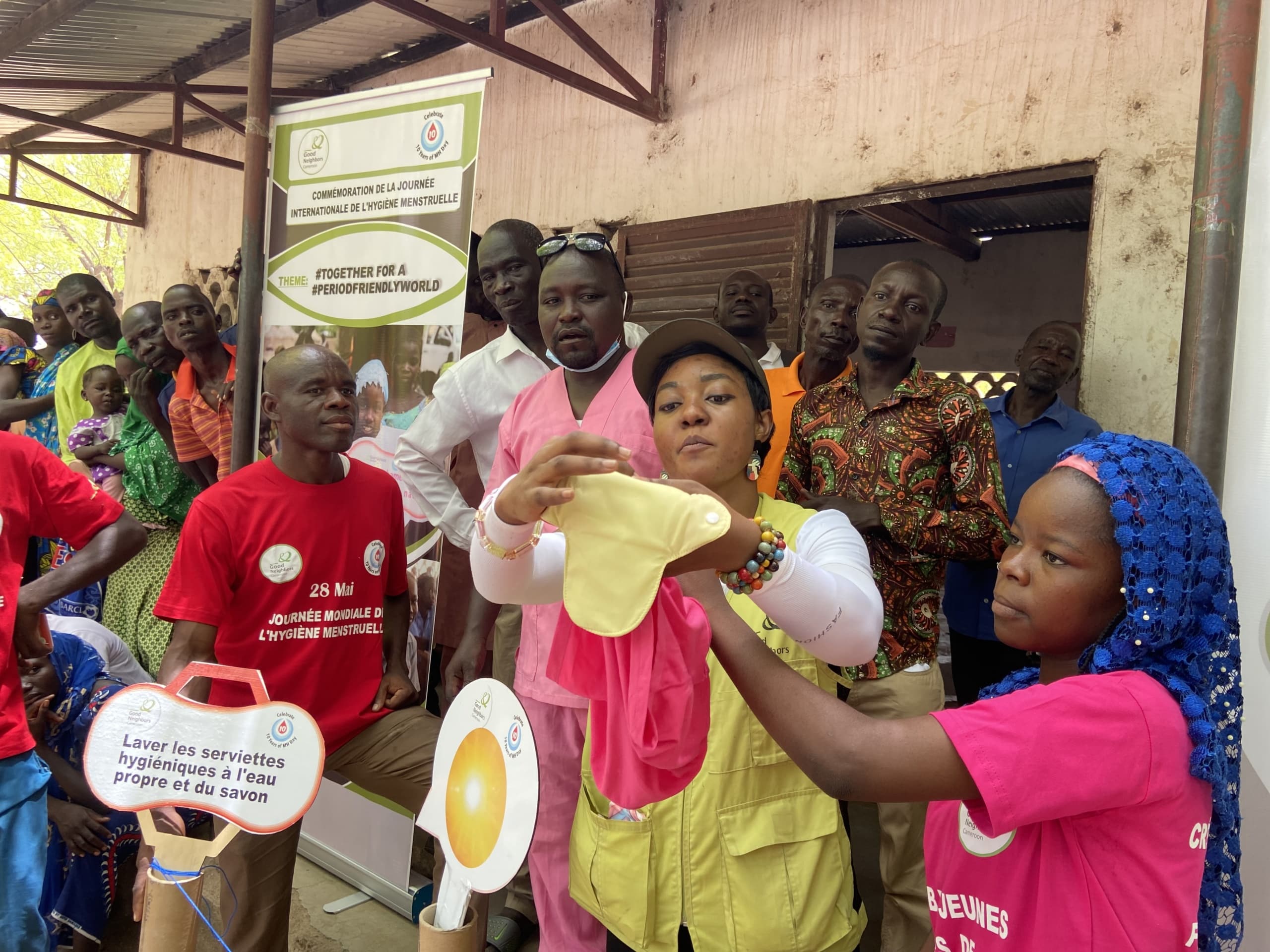 Demonstration on the use and care of menstrual blood absorbents